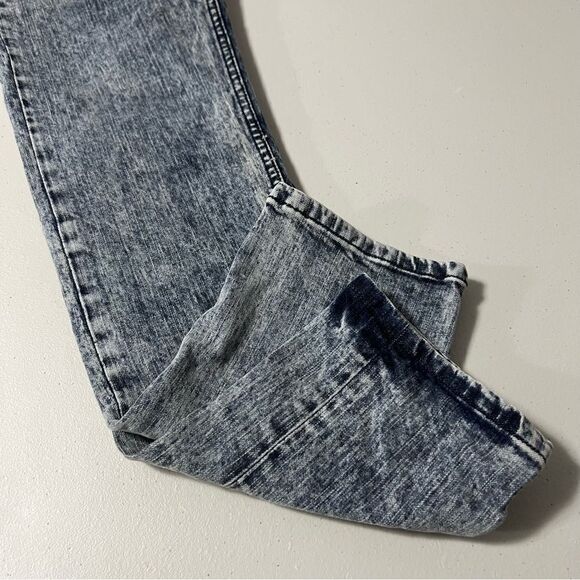 BDG UO Rose Embroidered Acid Wash Skinny Jeans - Picture 5 of 10